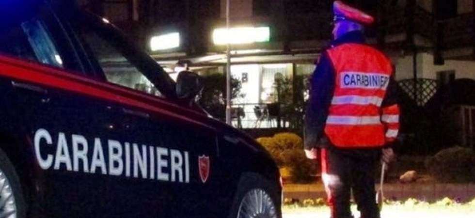 Alla guida con un tasso alcolemico 4 volte oltre il limite causa un frontale: denunciato un 32enne